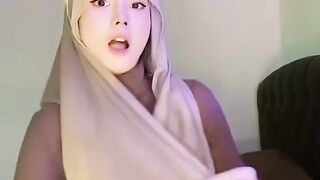 women wearing headscarves rocking tik tok 7