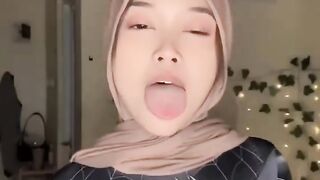 women wearing headscarves rocking tik tok 8