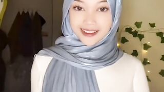 women wearing headscarves rocking tik tok 10