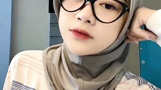 women wearing headscarves rocking tik tok 13