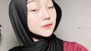 women wearing headscarves rocking tik tok 15