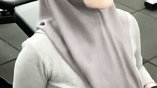 women wearing headscarves rocking tik tok 16