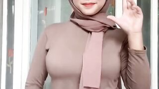 women wearing headscarves rocking tik tok 19