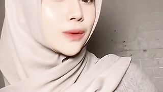 women wearing headscarves rocking tik tok 23