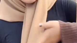 women wearing headscarves rocking tik tok 24