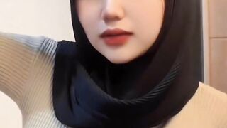 women wearing headscarves rocking tik tok 25