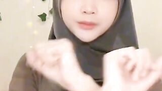 women wearing headscarves rocking tik tok 27