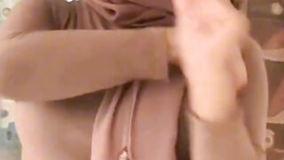 women wearing headscarves rocking tik tok 30