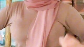 women wearing headscarves rocking tik tok 31