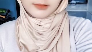 women wearing headscarves rocking tik tok 33