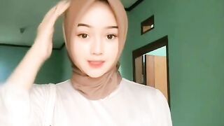 women wearing headscarves rocking tik tok 34