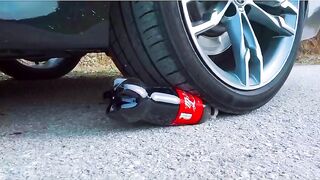 Esmagando coisas crocantes e macias de carro! EXPERIMENTE Carro vs Coca Cola, Fanta, Balões Mirinda