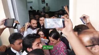 As soon as Sanam Javed was released, he came out and challenged someone by waving his fist, then see what happened