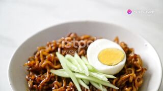 Resep Mie Instan Kuah Pedas Ala Korea yang Lezat!!