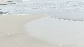 Ombak pantai yang jernih