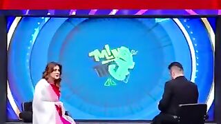 Mujy_urdu_Nahi_Ati__#shorts_#viralvideo_#mindnakarna_#aiknews(360p).