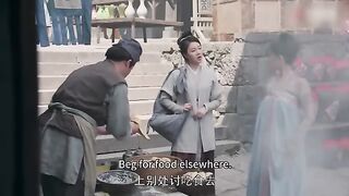 The female beggar is not simple, she helped an old lady’s business became popular overnight!