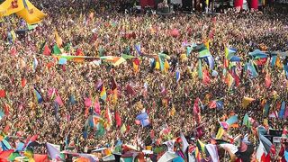 The fun of playing in the mud and the unique mud experience"