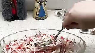 Салат с крабовыми палочками 2