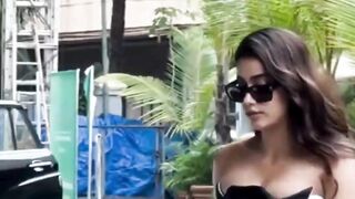 Janhvi Kapoor Promotes Ulajh #janhvikapoor #shorts #short #trending #viral #bollywood #shortvideo