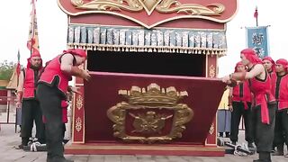 The Kung fu master flies up to defeat the fierce lion with the Foshan Shadowless Kick.