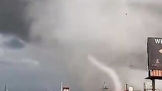 Andover, Kansas Tornado Video 2 - 4_29_2022.