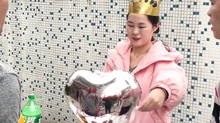 laughing #human confusing behavior #never imagined #What is this operat#funnyvideos #funnyy 211