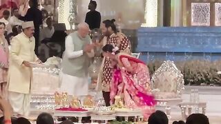 Shreya Ghoshal singing for Anant Ambani's Ashirvad ceremony
