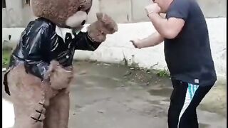 Мишка и танцы