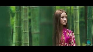 Ayane attacked Kasumi in a bamboo grove. DOA Dead or Alive