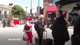 Peter Navarro arrives at RNC after being released from prison.