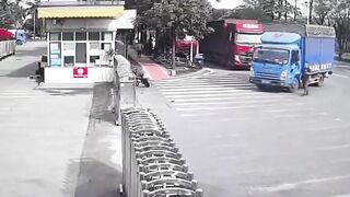 #Stop without using the handbrake? #Traffic safety knowledge point #Quick action for traffic safety