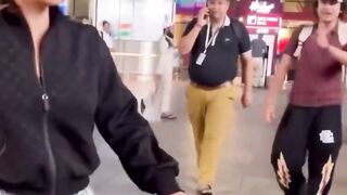 Malaika Arora spotted with son Arhaan Khan at Airport! #malaikaarora #short #shorts #trending #viral #bollywood #viralshorts