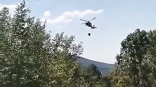 ЧЕШКИ ХЕЛИКОПТЕР БЛЕК ХОУК  В БОРБА С ПОЖАРИТЕ У НАС