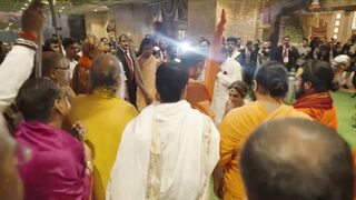 Nita Ambani taking aashirwad ????❤️