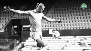 Vini Júnior mostra para Erling Haaland