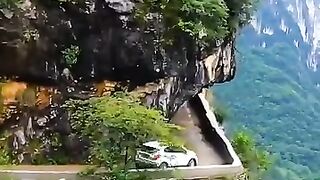 Several tourist attractions that test the courage and adrenaline of anyone who visits them.