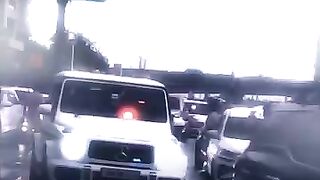 MAKING HIS OWN TRAFFIC ???????? Ambanis' Convey on Road ???? Asia's Richest Man
