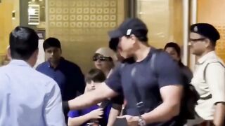 Shahrukh Khan is back in town with his Begum Gauri Khan and Little Prince AbRam