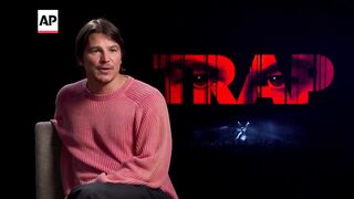 Josh Hartnett describes taking his daughters to a Taylor Swift concert.