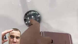 Он утопил телефон своей жены ????