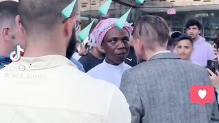تحدى السحر المانى قرأ القرآن الكريم He challenged German magic by reading the Holy Quran