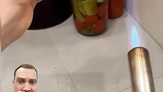 Он сжигает телефоны!