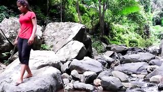 Catch Crocodile with My natural food girl - Grilled crocodile spicy delicious for Survival food