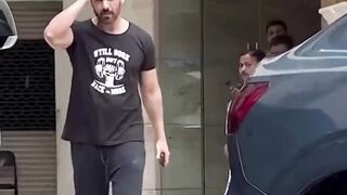 John Abraham Spotted Studio In Khar #johnabraham #shorts #short #trending #viral #bollywood #shortvideo