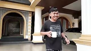 TUKIDI DI SURUH CIUM KELOJOTAN