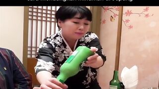 Menuangkan minuman dijepang