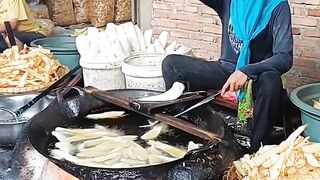 Membuat kripik singkon