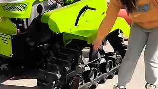 New_multifunctional_riding_crawler_small_tractor#factory_#tractor_#agriculture(480p).