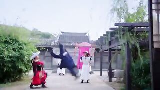 The girl who looks weak turns out to be the strongest kung fu master, no one can beat her.